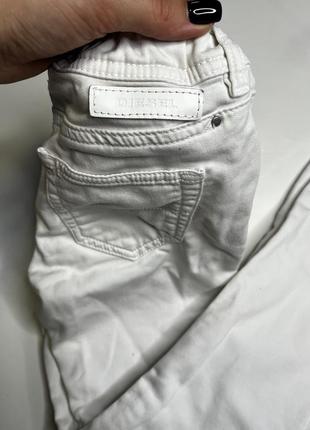 Белые джинсы клеш