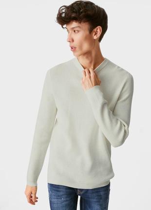 Пуловер цвета айвори