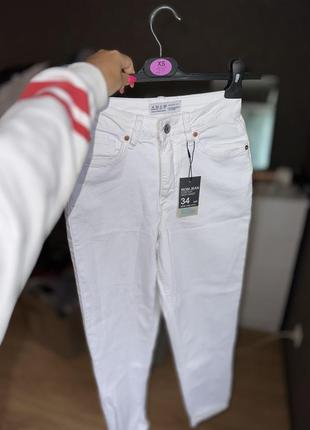 Белые джинсы mom женские2 фото