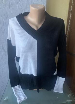 Актуальний ч/б светр primark