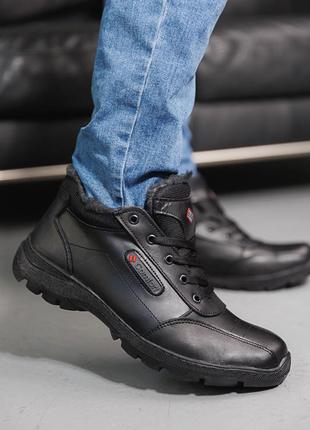 Ботинки мужские зимние кожаные черные на меху на шнурках1 фото