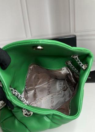 Женская трендовая сумочка yves saint laurent | сумка зеленая с серебристым лого ив сен лоран6 фото