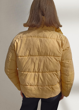 Весенняя желтая теплая женская куртка укороченная3 фото