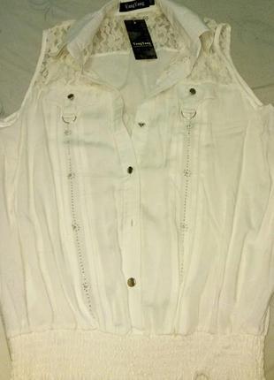 Белая безрукавка