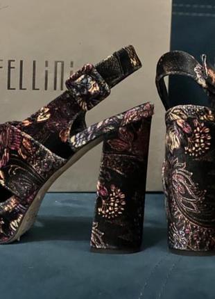 Fellini, босоніжки, туфлі, боссоножки