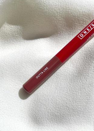 Водостійкий кремовий олівець для губ one/size by patrick starrr8 фото