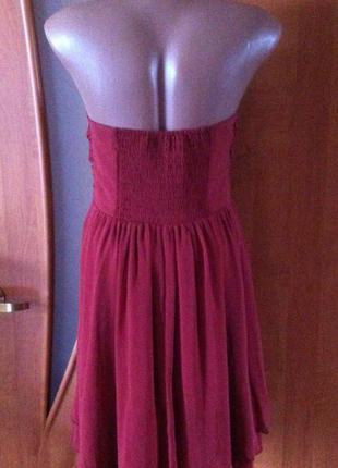 Красивое короткое бордовое платье-бюстье5 фото