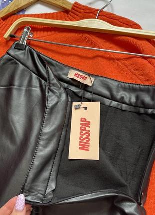 Новые стильные утепленные женские кожаные штаны с молнией внизу9 фото