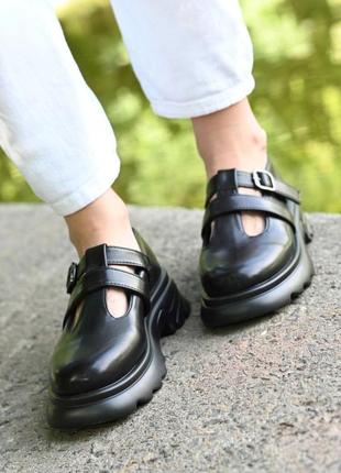 Черные женские туфли лоферы броги на платформе.