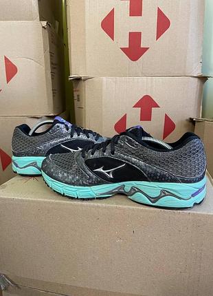 Жіночі спортивні кросівки mizuno wave inspire 93 фото