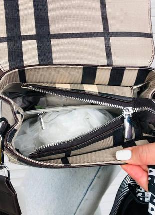 Мила та компактна жіноча сумка з ручкою та плечовим ремінем5 фото