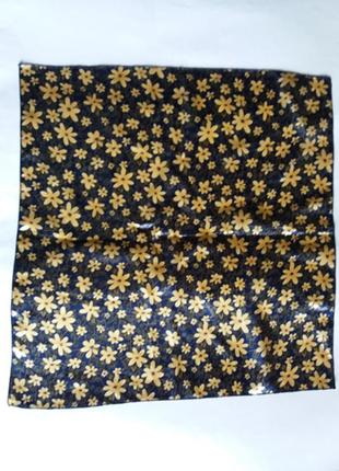 Платок "в цветочки"
