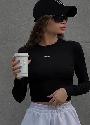 Топ с рукавами черного и серого цвета