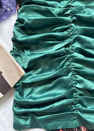 Новое вечернее изумрудное атласное мини платье 👗4 фото