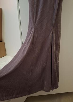 Довга велюрова сукня пудрово-сірого кольору4 фото