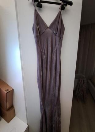 Довга велюрова сукня пудрово-сірого кольору3 фото