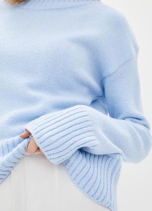 Женский голубой свитер с высокой горловиной2 фото
