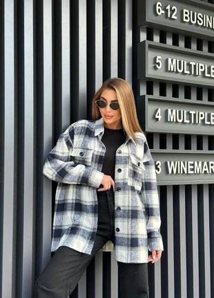 Жіноча тепла кашемірова сорочка у клітинку вільного крою оверсайз