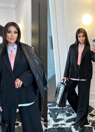 Костюм классический с брюками палаццо.
цвета: беж и черный.
пиджак на подкладке. размеры:48/50;52/54;56/58