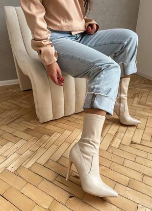 Ботильони черевики бежеві молочні на підборі шпильці стрейч панчохи