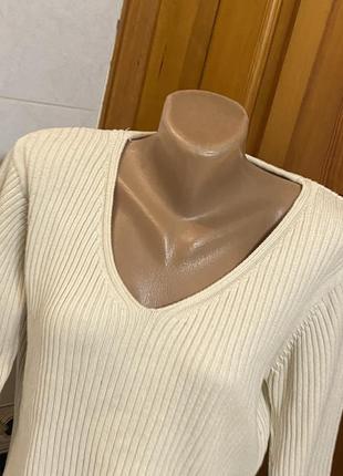 Кофта свитер бежевий жіночий з вирізом v джемпер4 фото