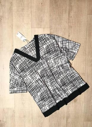 Нова стильна красива блуза з v-подібним вирізом бренду papaya