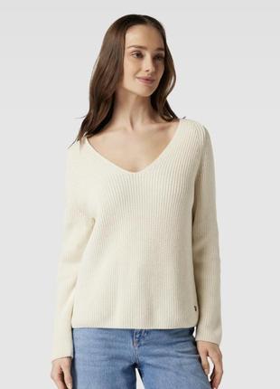 Кофта свитер бежевий жіночий з вирізом v джемпер
