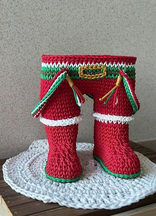Новогодний декор вязаная корзина штаны санты ручная работа