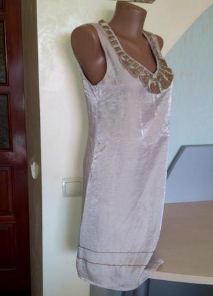 Прекрасное бежевое платье украшенное бисером3 фото