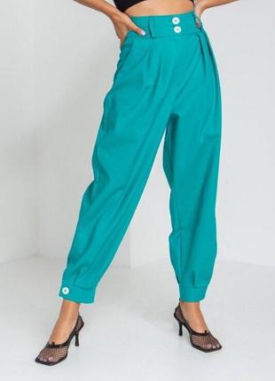 Стильные женские демисезонные брюки-джоггеры с высоким поясом и манжетами2 фото