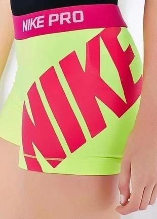 Яркие спортивные шорты nike pro