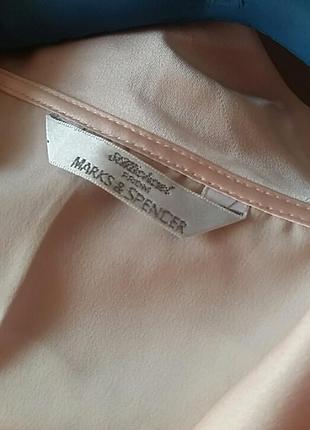 Невероятно красивый атласный халатик известного бренда.