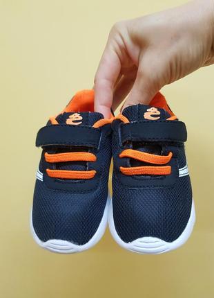 Удобные детские кроссовки на липучках6 фото