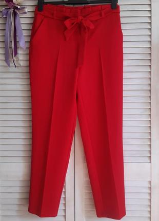 Красные брюки под поясок f&f