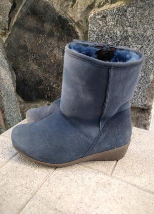 Зимние тепли и легкие сапоги на овчине