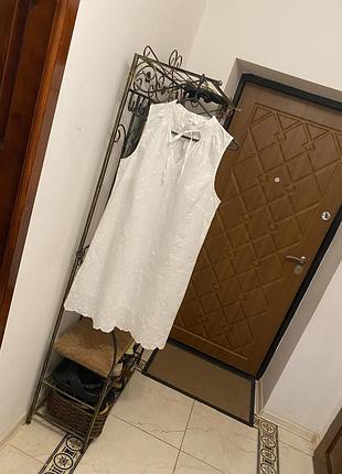 Стильне плаття з прошвою