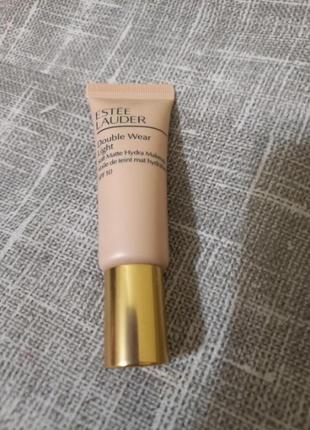 Тональний estee lauder