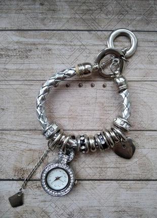 Браслет в стилі pandora з годинником.