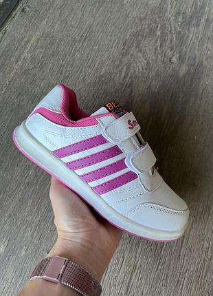 Новые детские кроссовки