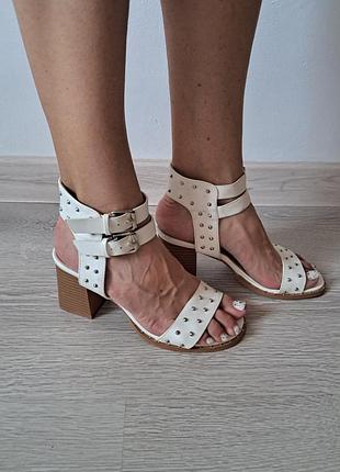 Новые босоножки