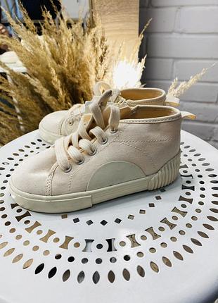 Кроссовки zara