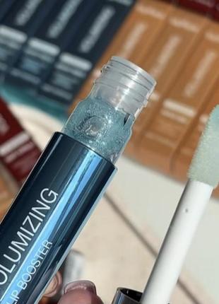 Бустер с эффектом увеличения
губ topface "volumizing lip booster"