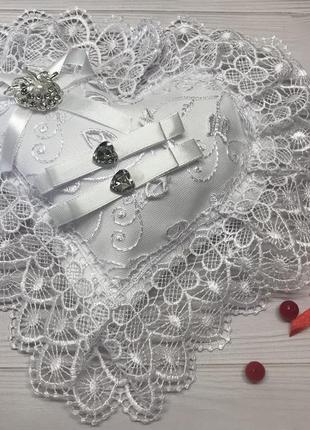 Подушечка під обручки серце