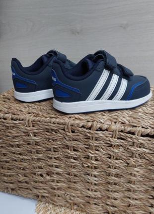 Оригінальні кросівки adidas 23 р.