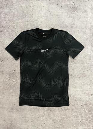 Спортивная футболка nike