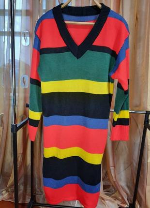 Яскраве трикотаже плаття.