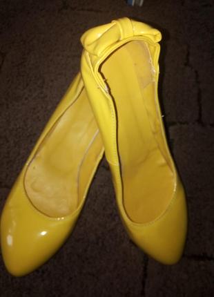 Туфли желтые