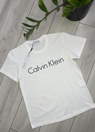 Белая футболка calvin klein4 фото