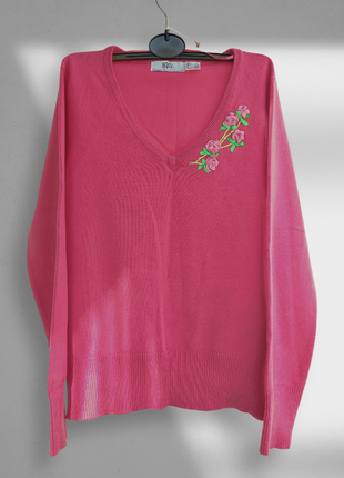 Женская розовая кофта с вышивкой