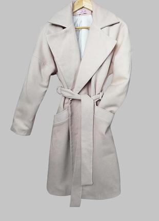 Кашемировое пальто-халат молочного цвета, под пояс